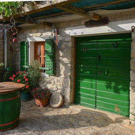 Bed and Breakfast Marcelovi Dvori Pirovac Esterno foto