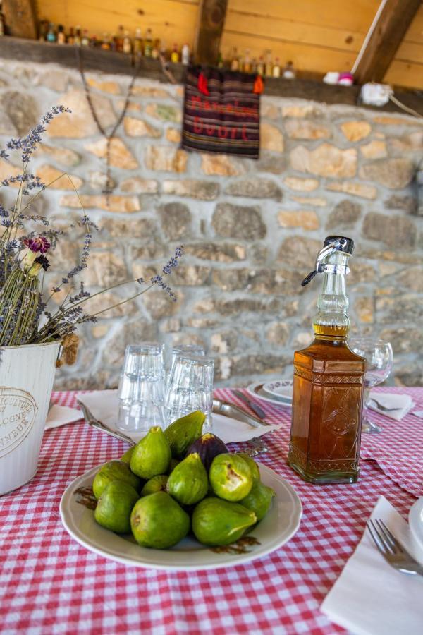 Bed and Breakfast Marcelovi Dvori Pirovac Esterno foto