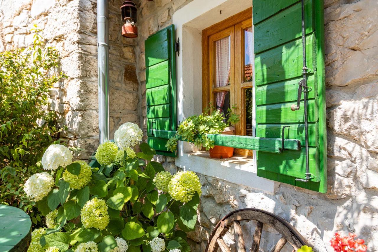 Bed and Breakfast Marcelovi Dvori Pirovac Esterno foto