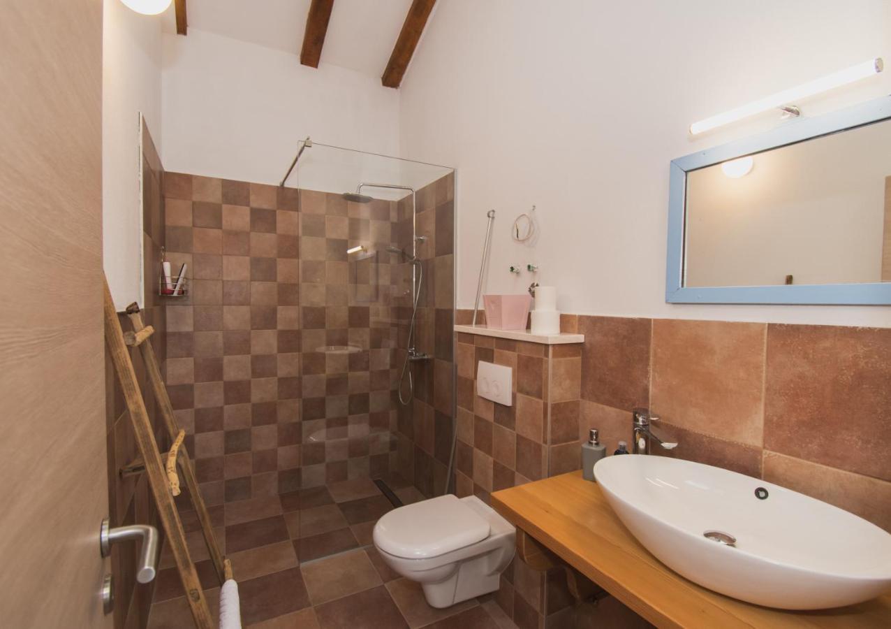 Bed and Breakfast Marcelovi Dvori Pirovac Esterno foto