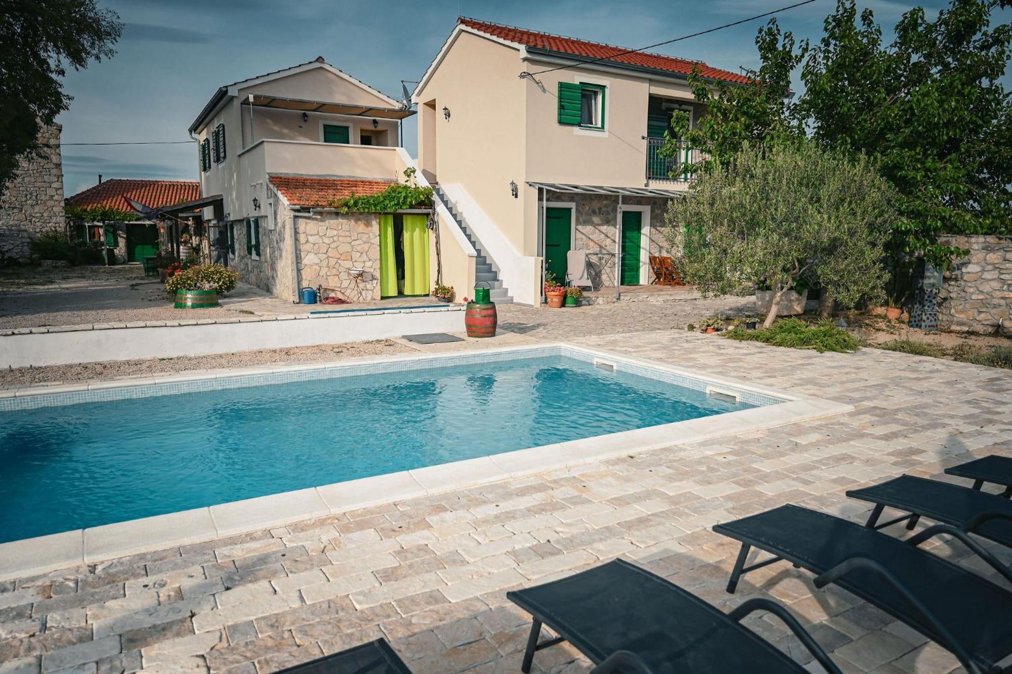 Bed and Breakfast Marcelovi Dvori Pirovac Esterno foto